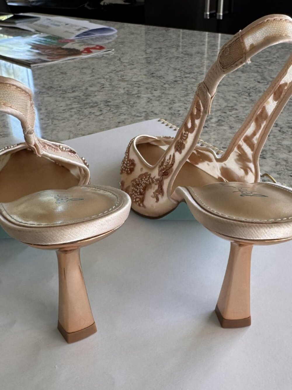 Betsey Johnson Nikki Pump, size 9, Gold Metallic - Picture 3 of 5
